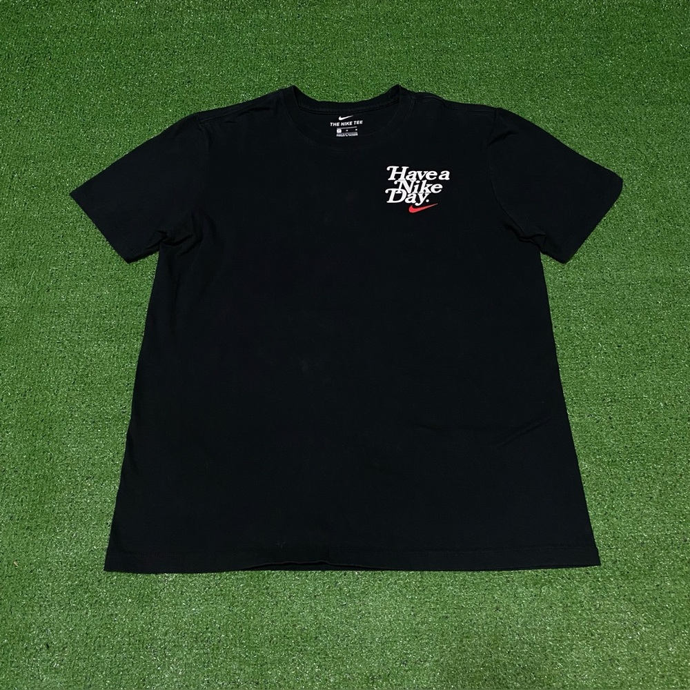 Have a Nike Day Graphic T-Shirt Men's Medium Black Red Swoosh